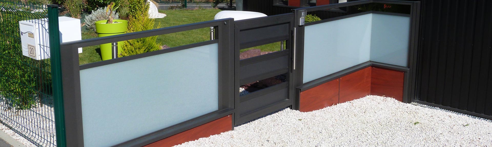 MVA, création, fabrication, pose et réparation de portails et portes de garage en Bretagne